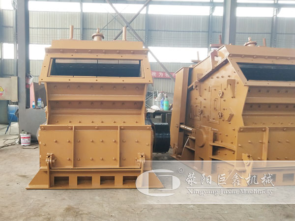 反擊式破碎機(jī)圖片